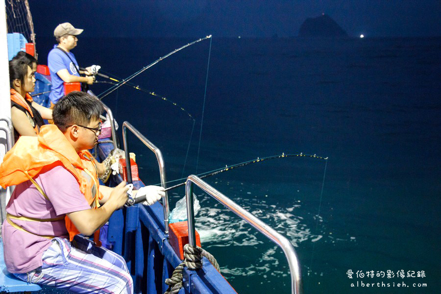 華倫六號娛樂海釣船．基隆海釣（碧砂漁港夜釣小管、白帶魚初體驗） @愛伯特吃喝玩樂全記錄