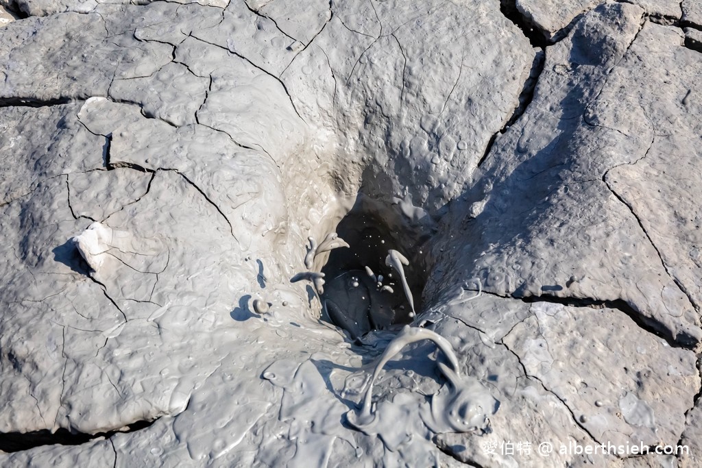 高雄燕巢景點．烏山頂泥火山自然保留區（真的會噴發啵啵啵的泥火山，特殊地景讓你一秒來到月球表面） @愛伯特吃喝玩樂全記錄