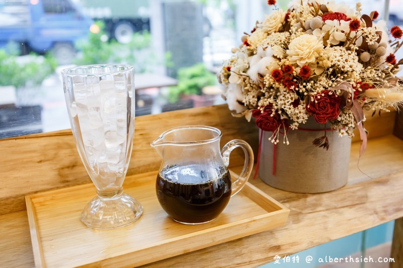 青鳥菲卡Cafe．桃園美食（咖啡好喝，但不適合內用外帶較佳） @愛伯特吃喝玩樂全記錄