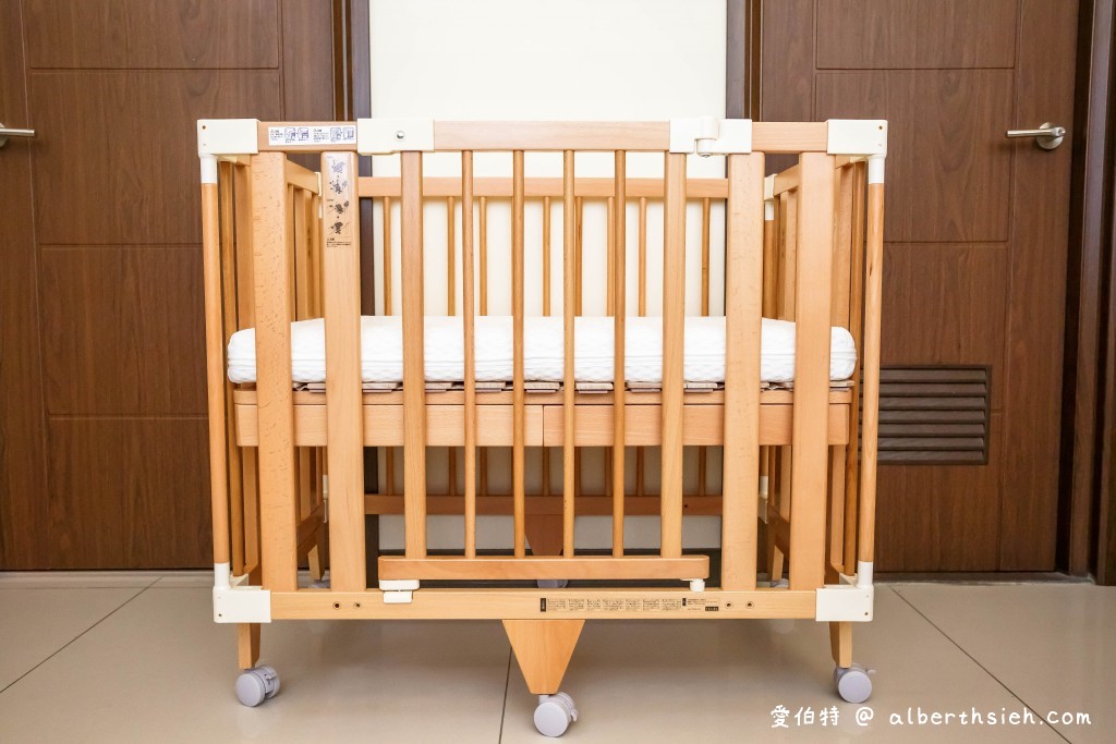 育兒必備。日本farska木質多功能嬰兒床