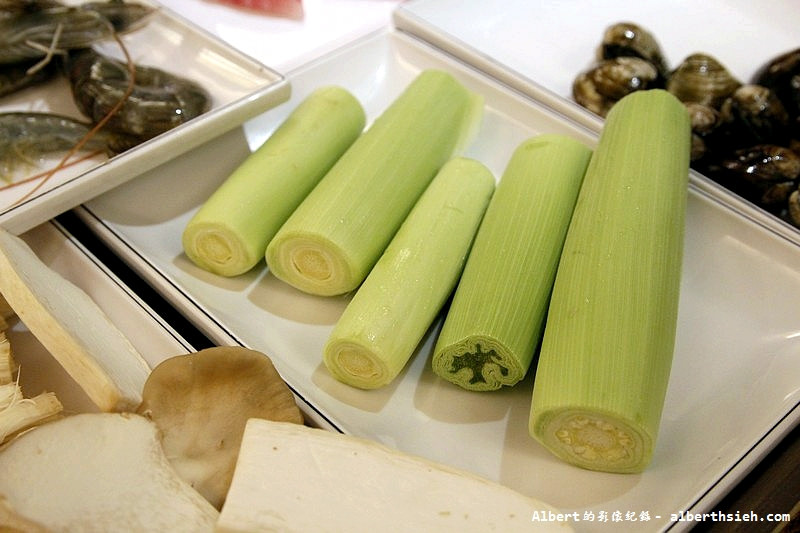 台北大安．滿堂紅頂級麻辣鴛鴦火鍋：玉米筍
