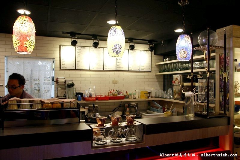 【板橋站美食】新北市板橋．92 Mon Cafe 就愛夢咖啡（平價餐點聚餐好去處） @愛伯特吃喝玩樂全記錄