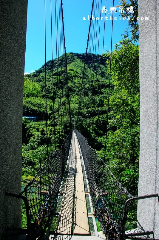 義興吊橋．桃園復興景點（賽德克巴萊彩虹橋，15層樓高200公尺長）