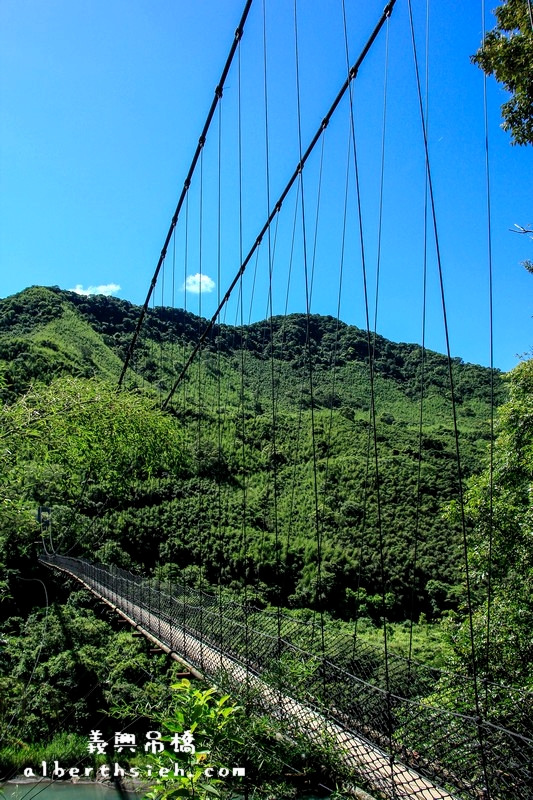 義興吊橋．桃園復興景點（賽德克巴萊彩虹橋，15層樓高200公尺長）