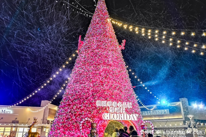 華泰名品城聖誕村（18米高可穿越的奇幻聖誕樹，整點還會有浪漫繽紛雪景） @愛伯特吃喝玩樂全記錄
